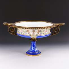 Large historicism centerpiece with bronze mounting Large historicism centerpiece with bronze mounting