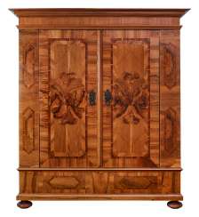 Baroque cabinet with veneer flowers Baroque cabinet with veneer flowers