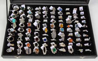 Mixed lot of 100 rings Mixed lot of 100 rings