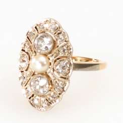 Art-déco-Ring mit Altschliff-Brillanten und Zuchtperle. Art-déco-Ring mit Altschliff-Brillanten und Zuchtperle.