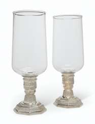A PAIR OF REGENCE SILVERED-BRASS PHOTOPHORES A PAIR OF REGENCE SILVERED-BRASS PHOTOPHORES