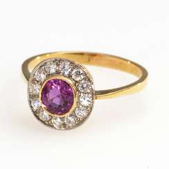 Entourage Ring with a pink sapphire and diamonds Entourage Ring with a pink sapphire and diamonds