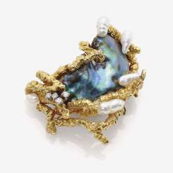 Brooch with pearls and diamonds Brooch with pearls and diamonds