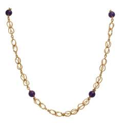 Chaîne à maillons, en or Jaune 18 CARATS, sertie de 8Amethyst-Balles. Chaîne à maillons, en or Jaune 18 CARATS, sertie de 8Amethyst-Balles.