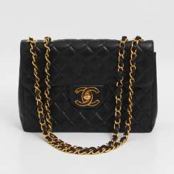 CHANEL VINTAGE coveted shoulder bag CHANEL VINTAGE coveted shoulder bag