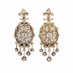 FEW HISTORICAL EARRINGS FEW HISTORICAL EARRINGS