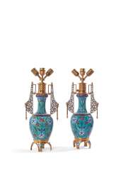 PAIRE DE VASES DANS LE STYLE IZNIK MONTES EN LAMPE PAIRE DE VASES DANS LE STYLE IZNIK MONTES EN LAMPE