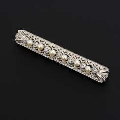 Art Deco brooch with cultured pearls and old European cut diamonds Art Deco brooch with cultured pearls and old European cut diamonds
