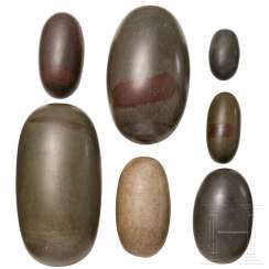 Sept pierres de lingam, Inde, 1ère moitié du 20e siècle Sept pierres de lingam, Inde, 1ère moitié du 20e siècle