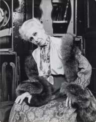 Beaton, Cecil (1904, London In 1980, Broad Chalke). Two Portrait Photographs Of Louise Nevelson. By 1978, deductions for 1987. Beaton, Cecil (1904, London In 1980, Broad Chalke). Two Portrait Photographs Of Louise Nevelson. By 1978, deductions for 1987.
