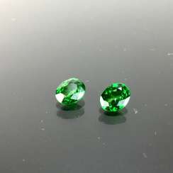 A Pair of Green Tsavorite, faceted oval, of 0.9 carats and 0.85 carat, very good, total of 1.75 carats. A Pair of Green Tsavorite, faceted oval, of 0.9 carats and 0.85 carat, very good, total of 1.75 carats.