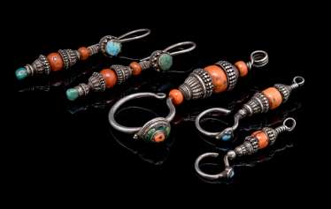 Five drop earrings worked part made of silver with coral Five drop earrings worked part made of silver with coral