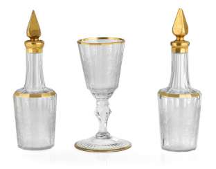 Two decanters and a glass of wine with the representation of a cardinal collection Two decanters and a glass of wine with the representation of a cardinal collection