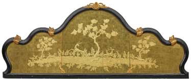 Great supra Porte with a hunting representation Great supra Porte with a hunting representation