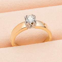 Ring with brilliant solitaire Ring with brilliant solitaire
