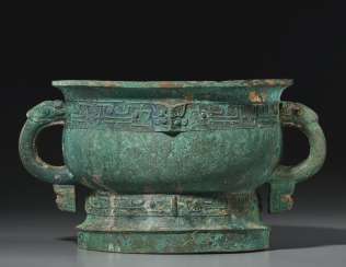 A BRONZE RITUAL FOOD VESSEL, GUI A BRONZE RITUAL FOOD VESSEL, GUI