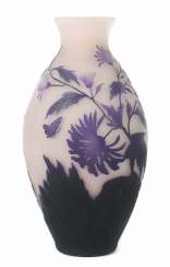 Vase mit Chrysanthemen und Schmetterling Daum Brothers Vase mit Chrysanthemen und Schmetterling Daum Brothers