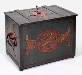 Large Baroque iron chest Large Baroque iron chest