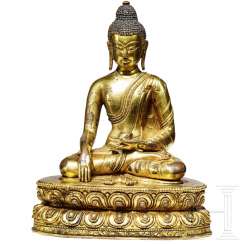 Sculpture en bronze doré d'Akshobya, sino-tibétain, 18e siècle Sculpture en bronze doré d'Akshobya, sino-tibétain, 18e siècle