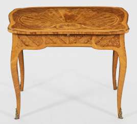 Small Louis XV women's desk Small Louis XV women's desk