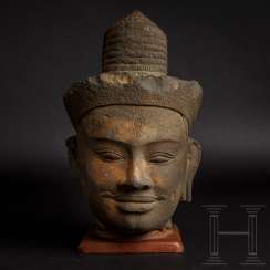 Tête en pierre de Shiva, culture khmère, Cambodge, 11ème / 12ème siècles. siècle Tête en pierre de Shiva, culture khmère, Cambodge, 11ème / 12ème siècles. siècle