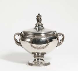 Silver tureen with gilt interior Silver tureen with gilt interior