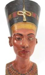 Bust of Nefertiti. Very early replica to Tina Haim-Wentscher to 1920 in original size, Gipsformerei state. Museums Bln Bust of Nefertiti. Very early replica to Tina Haim-Wentscher to 1920 in original size, Gipsformerei state. Museums Bln