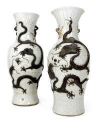 Few craquelierte porcelain vases with applied brown dragon decoration Few craquelierte porcelain vases with applied brown dragon decoration