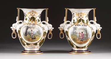 PAIR OF VASES WITH HUNTERS Russia PAIR OF VASES WITH HUNTERS Russia