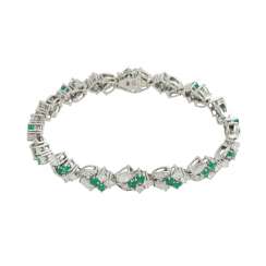 LAUDIER bracelet bes. with 32 emeralds, together CA. 3,22 ct, LAUDIER bracelet bes. with 32 emeralds, together CA. 3,22 ct,