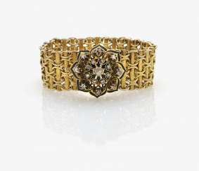 BRACELET WITH DIAMOND ROSES . Vienna, around 1870 BRACELET WITH DIAMOND ROSES . Vienna, around 1870