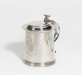 Silver tankard with crest of arms Silver tankard with crest of arms