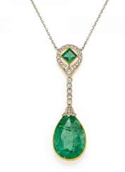 EMERALD AND DIAMOND PENDANT CHAIN EMERALD AND DIAMOND PENDANT CHAIN