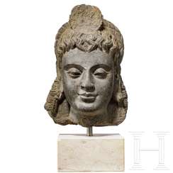 Fine tête de Bouddha Gandhara, ardoise noire, env.3ème - 5ème siècle Fine tête de Bouddha Gandhara, ardoise noire, env.3ème - 5ème siècle