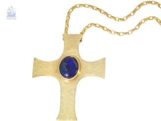 Chain/necklace/pendant: chain necklace with large hand carved cross pendants and a rare blue Opal, probably unique goldsmith's work Chain/necklace/pendant: chain necklace with large hand carved cross pendants and a rare blue Opal, probably unique goldsmith's work