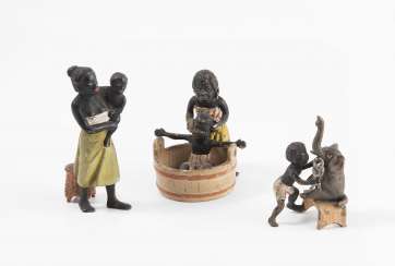 Lot: 3 Small Figures Lot: 3 Small Figures