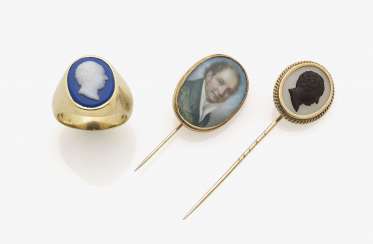 Two plastron needles, and a Ring with a miniature and profile depictions of king Max I. Joseph of Bavaria. Germany, around 1820 Two plastron needles, and a Ring with a miniature and profile depictions of king Max I. Joseph of Bavaria. Germany, around 1820