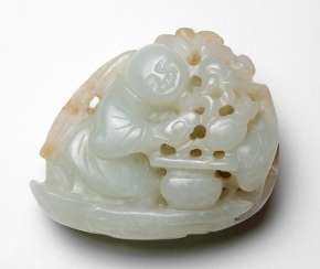 Pendant made of bright green Jade with boys and flowers basket Pendant made of bright green Jade with boys and flowers basket