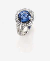 Modified entourage ring with tanzanite and brilliants Modified entourage ring with tanzanite and brilliants