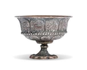 UNE COUPE À TIGE RARE EN ARGENT PETALE UNE COUPE À TIGE RARE EN ARGENT PETALE