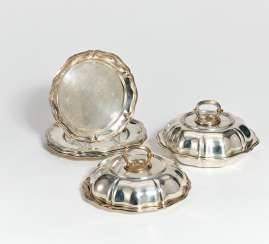 1 lid bowl, 3 presentation plates, 1 small. Plate, 1 small. Serving bowl 1 lid bowl, 3 presentation plates, 1 small. Plate, 1 small. Serving bowl