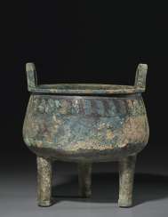 A RARE BRONZE RITUAL TRIPOD FOOD VESSEL, DING A RARE BRONZE RITUAL TRIPOD FOOD VESSEL, DING