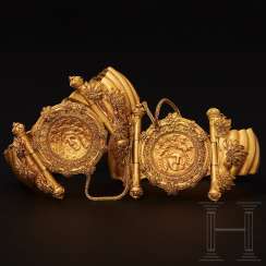 An elegant pair of finely crafted early Hellenistic gold bracelets, 4th - 3rd century BC An elegant pair of finely crafted early Hellenistic gold bracelets, 4th - 3rd century BC