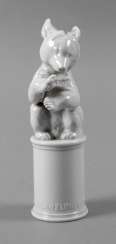 Allach ”bear, asking” on a pedestal Allach ”bear, asking” on a pedestal