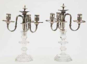 UNE PAIRE de girandoles reposent sur des TOURS, DREIFLAMMIG Augsbourg, 1791 - 1793, Johann Gottlieb Biller UNE PAIRE de girandoles reposent sur des TOURS, DREIFLAMMIG Augsbourg, 1791 - 1793, Johann Gottlieb Biller