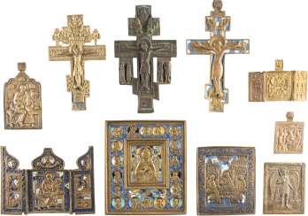 TROIS CRUCIFIX, DEUX TRIPTYCHA ET CINQ DE BRONZE, ET DES ICÔNES TROIS CRUCIFIX, DEUX TRIPTYCHA ET CINQ DE BRONZE, ET DES ICÔNES