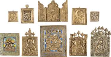 UN TRIPTYQUE ET NEUF DE BRONZE D'ICÔNES AVEC LES REPRÉSENTATIONS DE LA VIERGE UN TRIPTYQUE ET NEUF DE BRONZE D'ICÔNES AVEC LES REPRÉSENTATIONS DE LA VIERGE