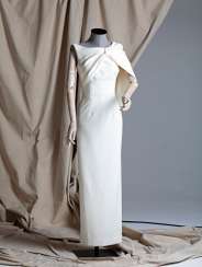 GILLIAN ANDERSON'S CREAM HEAVY CREPE 'SERENDIPITY' GOWN GILLIAN ANDERSON'S CREAM HEAVY CREPE 'SERENDIPITY' GOWN