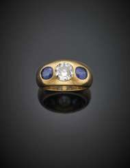 CHIARAVALLI | Round ct. 1.20 circa diamond and oval sapphire shoulders yellow gold band ring CHIARAVALLI | Round ct. 1.20 circa diamond and oval sapphire shoulders yellow gold band ring