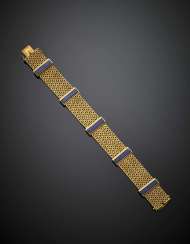 WEINGRILL | Yellow chiselled gold interwoven band bracelet with lapis spacers WEINGRILL | Yellow chiselled gold interwoven band bracelet with lapis spacers